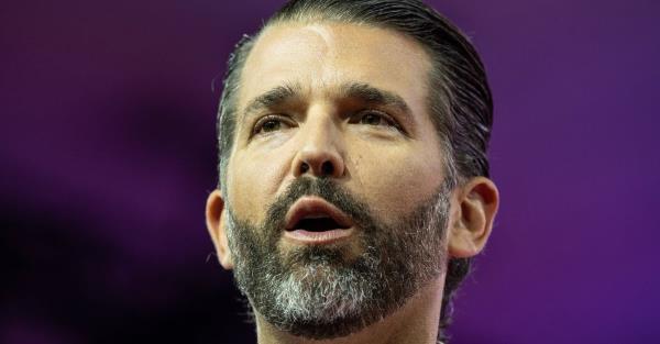 小唐纳德·特朗普怒斥福克斯新闻，称其在共和党辩论后试图“审查”他