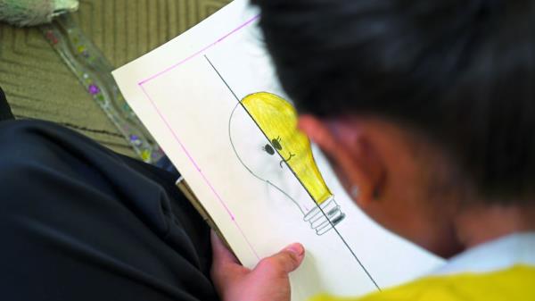 副部长表示，超过300名原住民儿童被说服上学