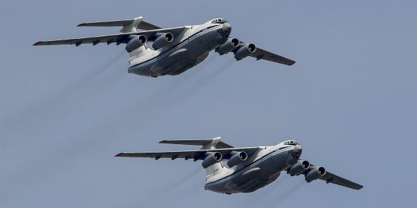 俄罗斯向伊朗提供无人机，支付方式是送去一架载有1.4亿美元现金的飞机和缴获的西方武器