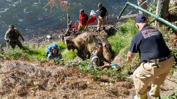 俄勒冈州警方称，69岁的老人在罗格河游览时，木筏翻动，不幸身亡